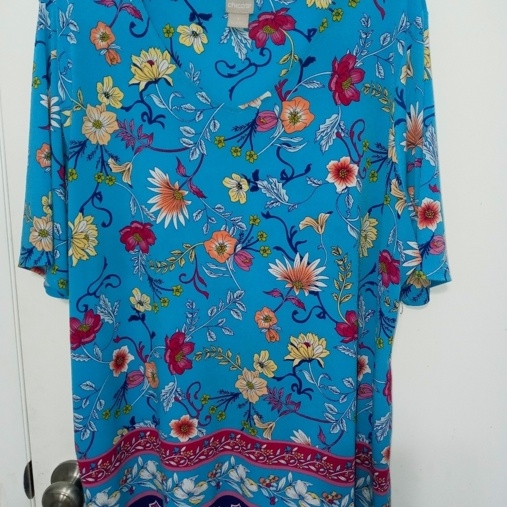 Chicos 3 Short sleeve Ocean blue floral Stretch Pullover Blouse